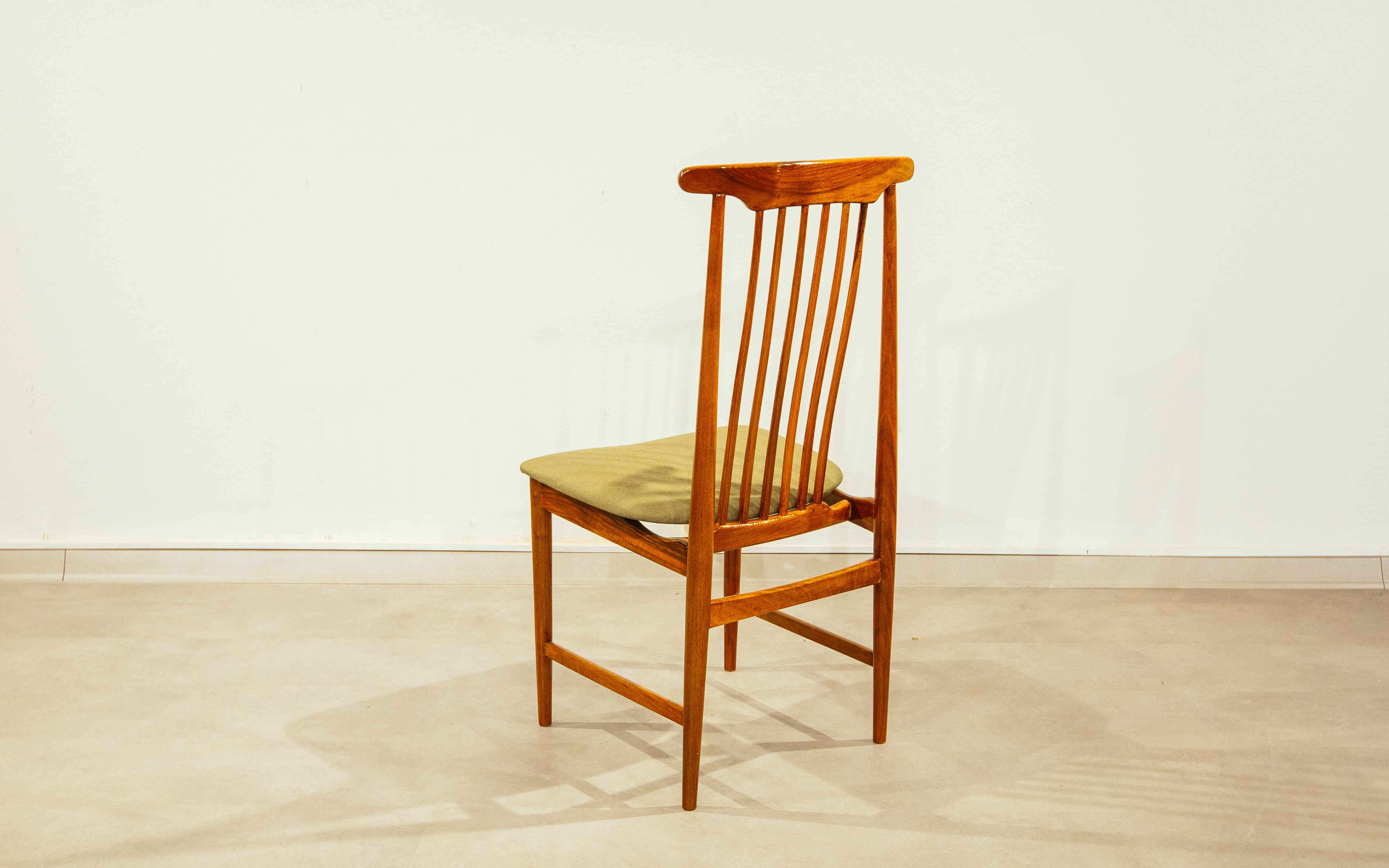 Spindle Back Dining Chairs (6 pieces)